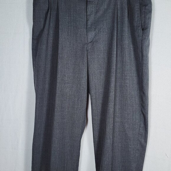 Haggar Quality Grey Pleated and Cuffed Poly Wool Dress Pants WPL386 Size 42x30 - Picture 4 of 16